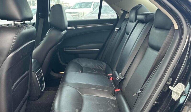 
								2023 Chrysler 300 Series Touring L full									