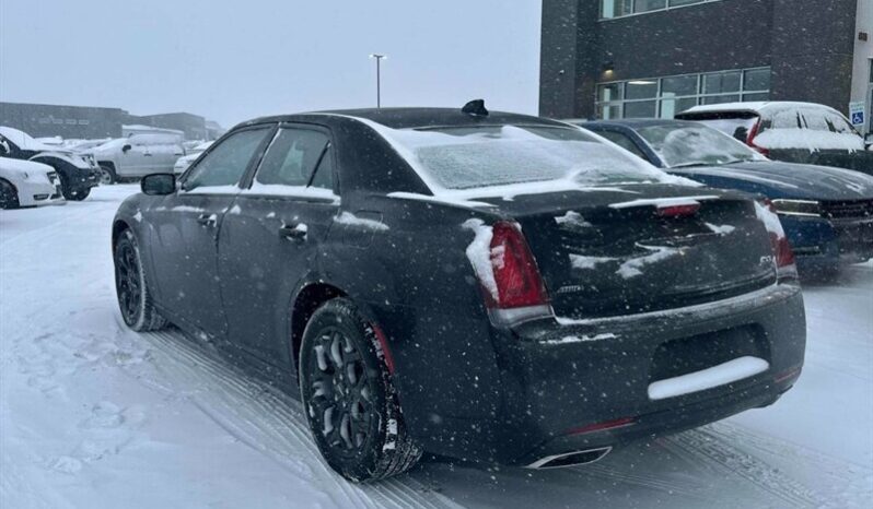 
								2023 Chrysler 300 Series Touring L full									