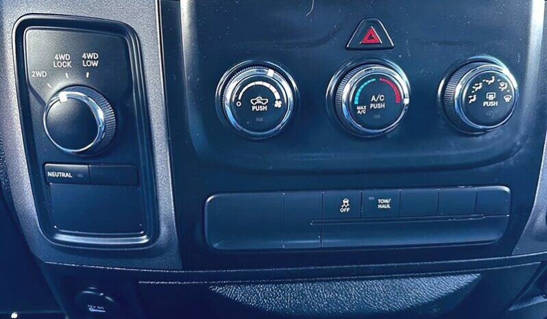 
								2019 RAM 1500 SXT full									