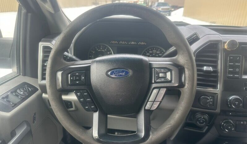 
								2017 Ford F-150 XLT XTR full									