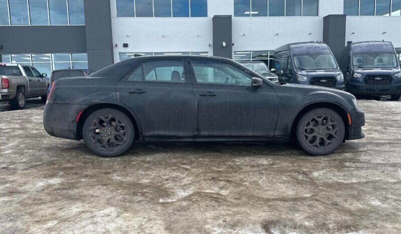 
								2023 Chrysler 300 Series Touring L full									