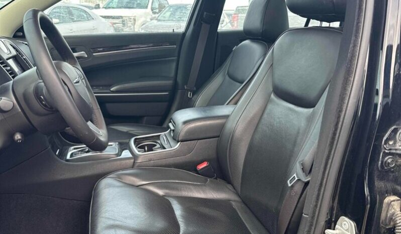 
								2023 Chrysler 300 Series Touring L full									