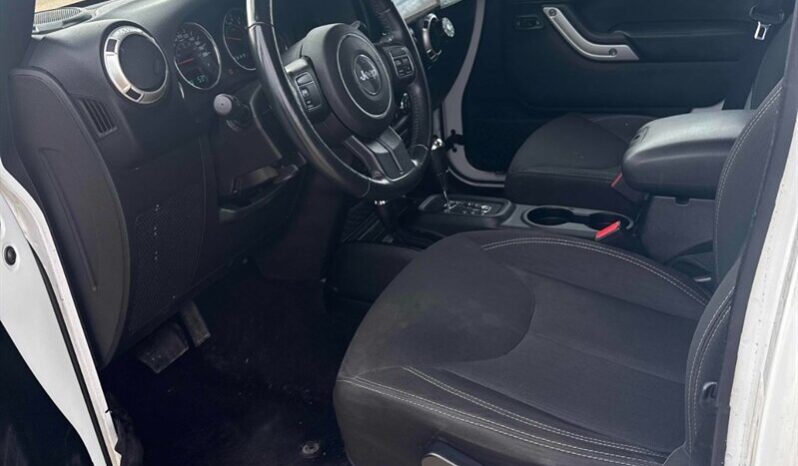 
								2018 Jeep Wrangler JK Unlimited Sahara full									