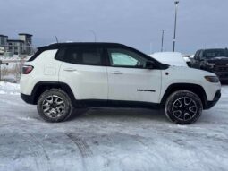 
										2024 Jeep Compass Trailhawk full									