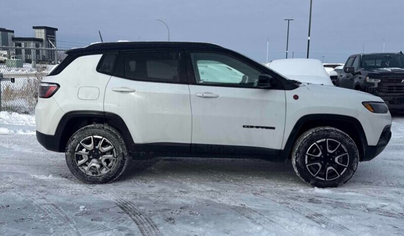 
								2024 Jeep Compass Trailhawk full									