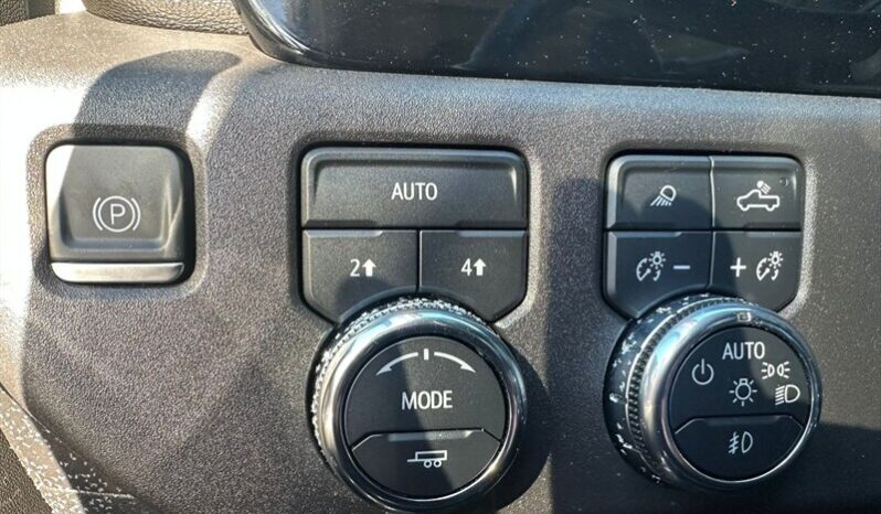 
								2024 GMC Sierra 1500 SLT full									