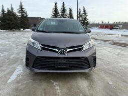 
										2019 Toyota Sienna LE full									