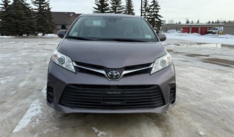 
								2019 Toyota Sienna LE full									