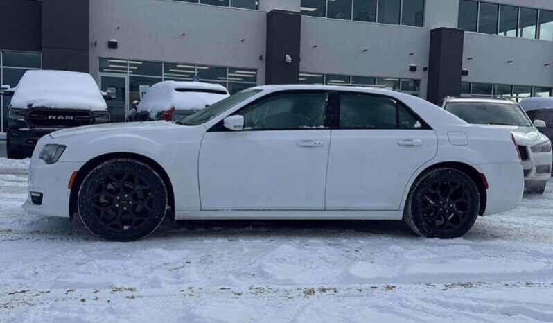 
								2023 Chrysler 300 Series Touring L full									