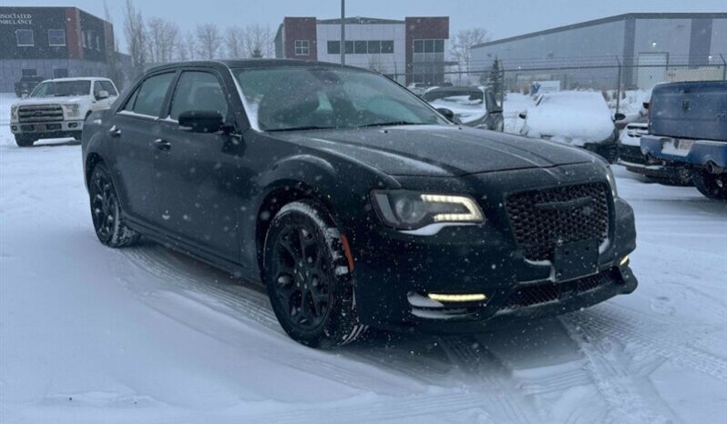 
								2023 Chrysler 300 Series Touring L full									