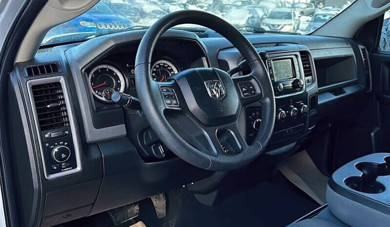 
								2019 RAM 1500 SXT full									