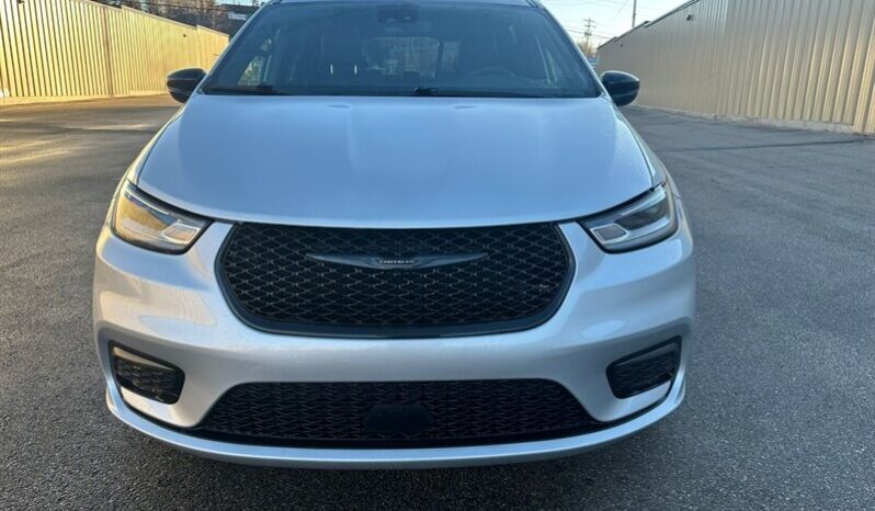 
								2024 Chrysler Pacifica Touring L Sunroof S package full									