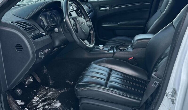 
								2021 Chrysler 300 Series S full									