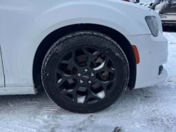 
										2023 Chrysler 300 Series Touring L full									