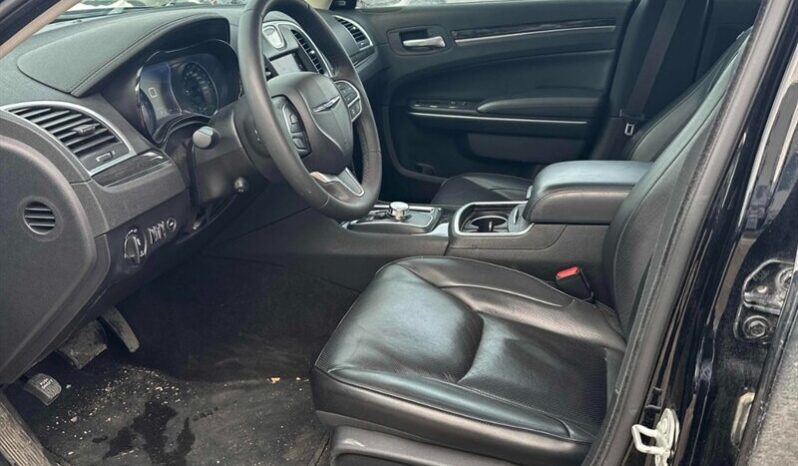 
								2023 Chrysler 300 Series Touring L full									