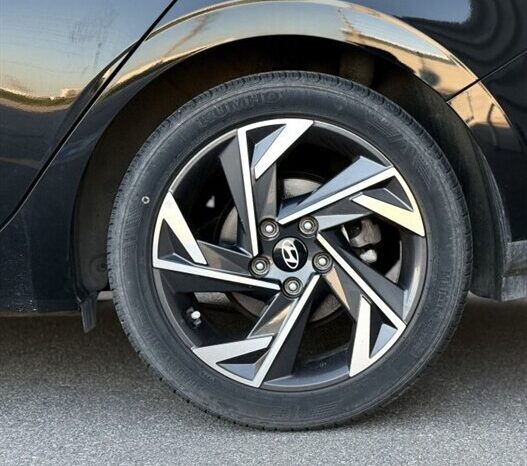 
								2024 Hyundai ELANTRA Preferred Tech full									