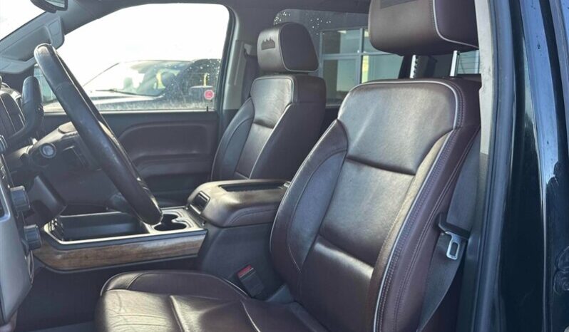 
								2017 Chevrolet Silverado 1500 High Country full									