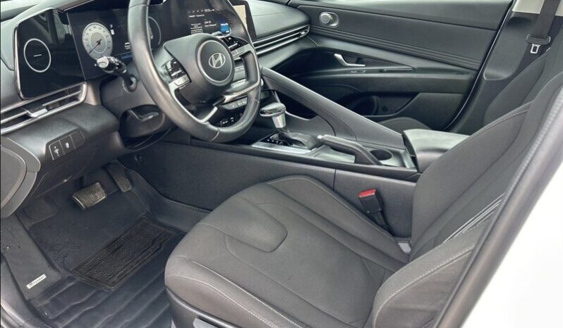 
								2024 Hyundai ELANTRA Preferred Tech full									