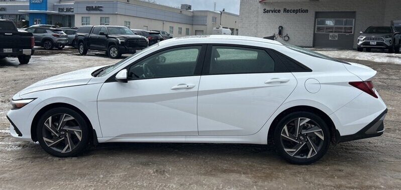 
								2024 Hyundai ELANTRA Preferred Tech full									