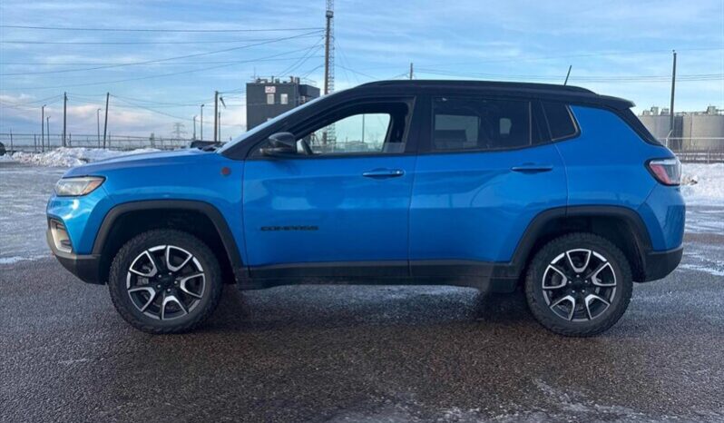 
								2024 Jeep Compass Trailhawk full									