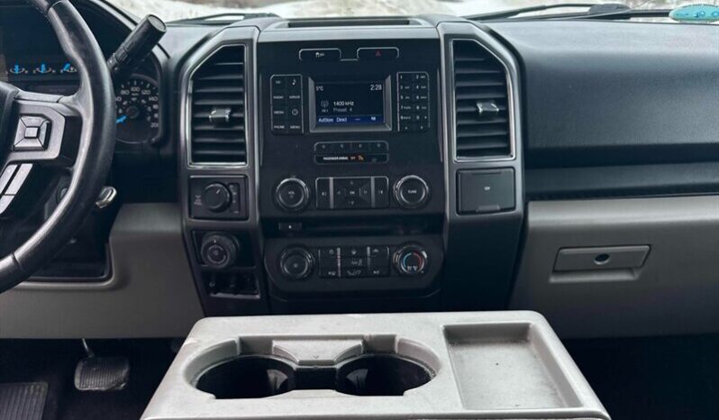 
								2017 Ford F-150 XLT full									