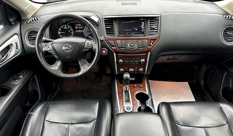 
								2017 Nissan Pathfinder Platinum full									