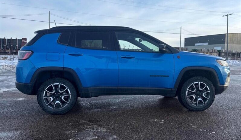 
								2024 Jeep Compass Trailhawk full									