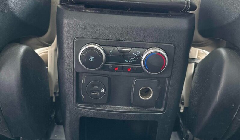 
								2020 Ford Explorer XLT full									