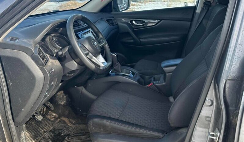 
								2020 Nissan Rogue SV full									