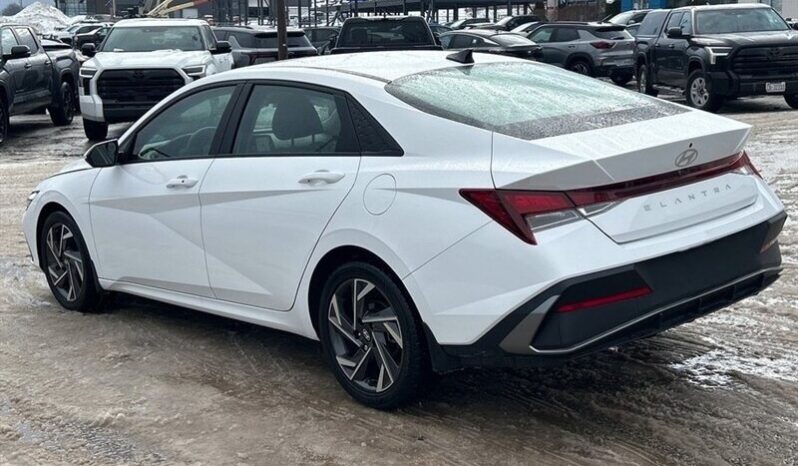 
								2024 Hyundai ELANTRA Preferred Tech full									