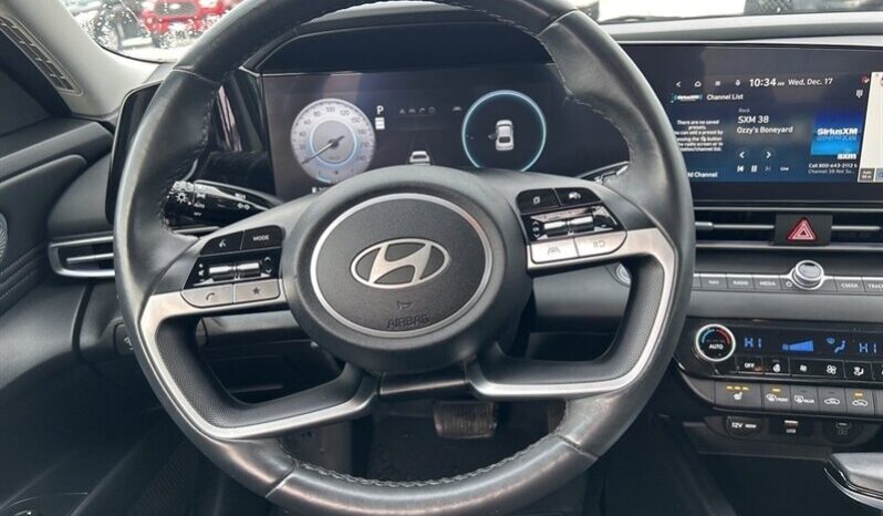 
								2024 Hyundai ELANTRA Preferred Tech full									