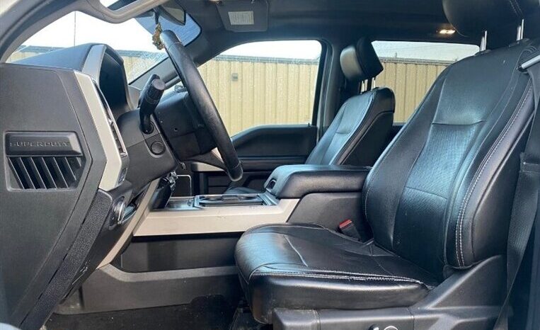 
								2020 Ford F-350 Super Duty Lariat full									