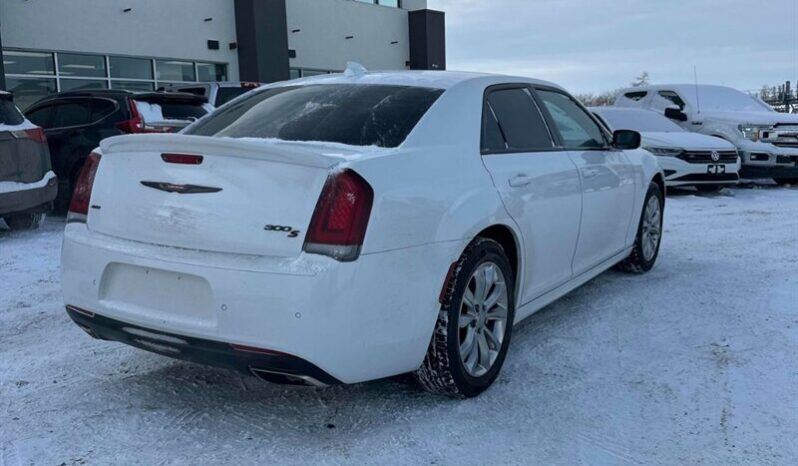 
								2021 Chrysler 300 Series S full									