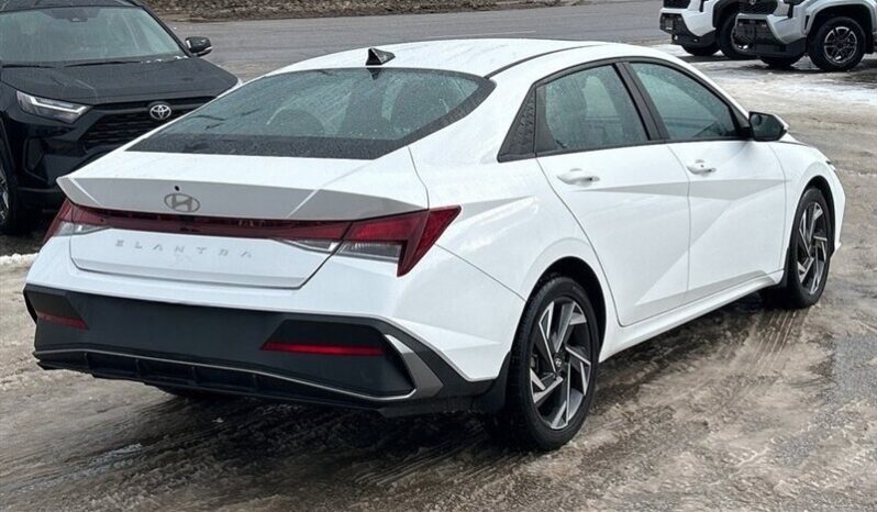 
								2024 Hyundai ELANTRA Preferred Tech full									