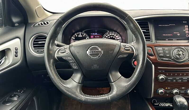 
								2017 Nissan Pathfinder Platinum full									