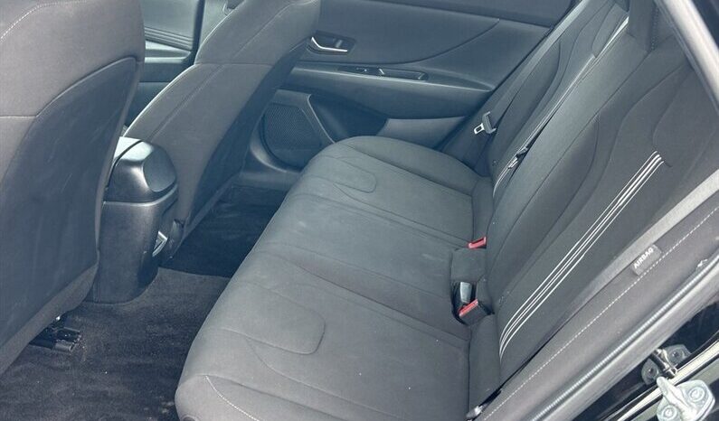 
								2024 Hyundai ELANTRA Preferred Tech full									