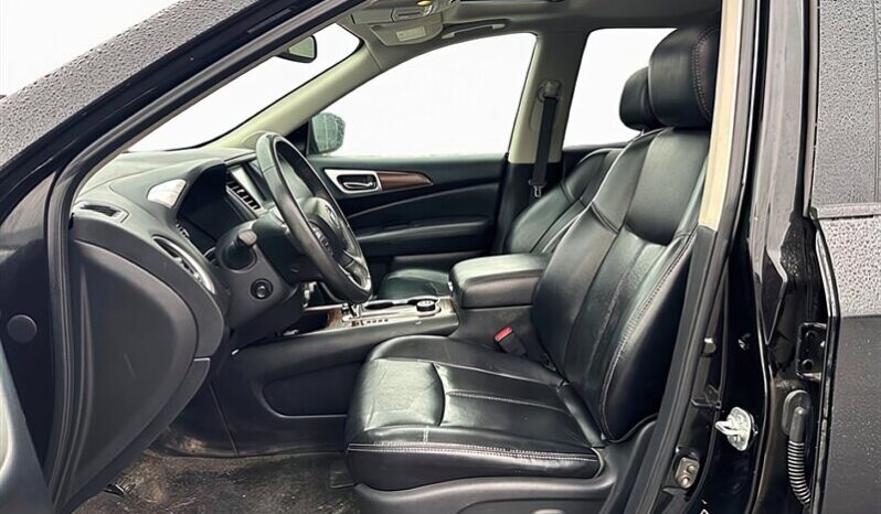 
								2017 Nissan Pathfinder Platinum full									