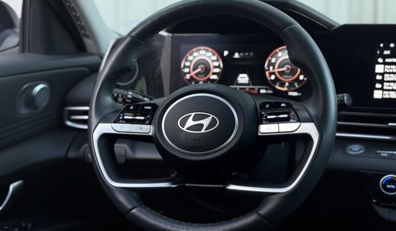 
								2024 Hyundai ELANTRA Preferred Tech full									