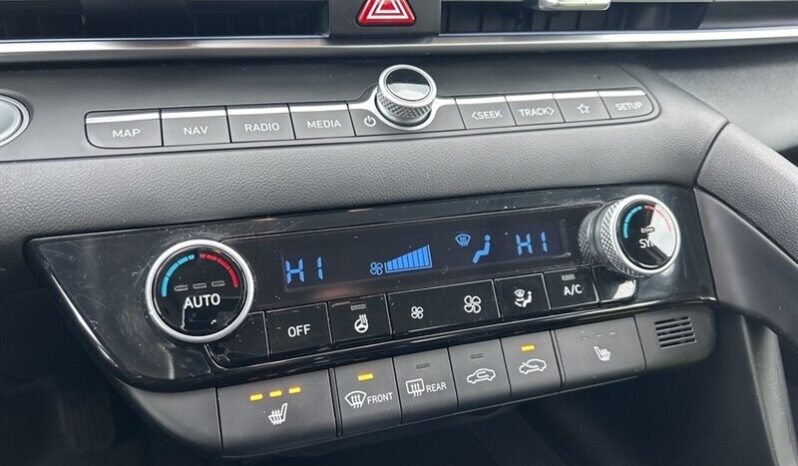 
								2024 Hyundai ELANTRA Preferred Tech full									