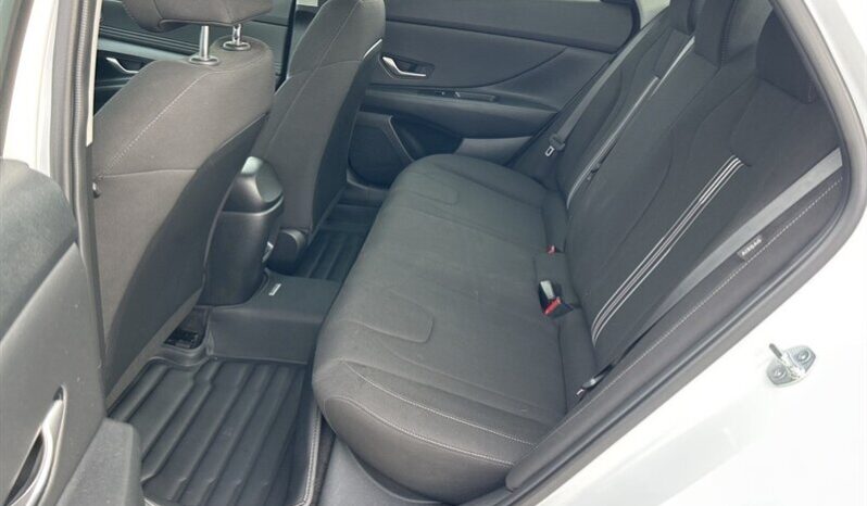 
								2024 Hyundai ELANTRA Preferred Tech full									