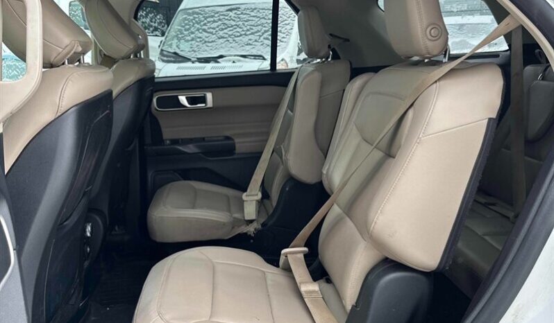 
								2020 Ford Explorer XLT full									