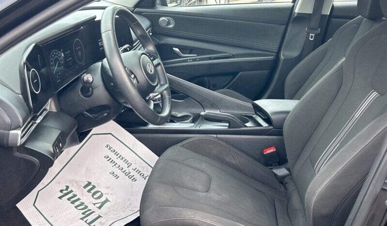 
								2024 Hyundai ELANTRA Preferred Tech full									