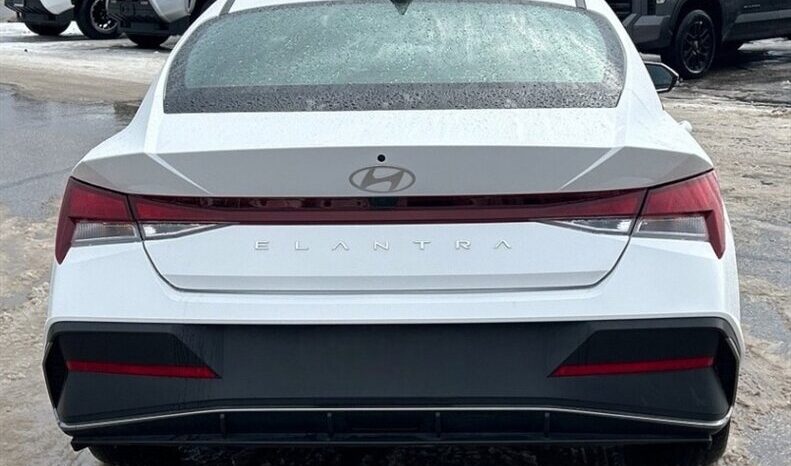 
								2024 Hyundai ELANTRA Preferred Tech full									